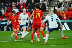 LOL赛事-女足比赛中球员取得抢眼表现，引人瞩目的简单介绍