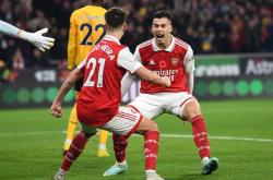 英雄联盟总决赛-马德里竞技险胜曼联，马丁内利点燃赛场