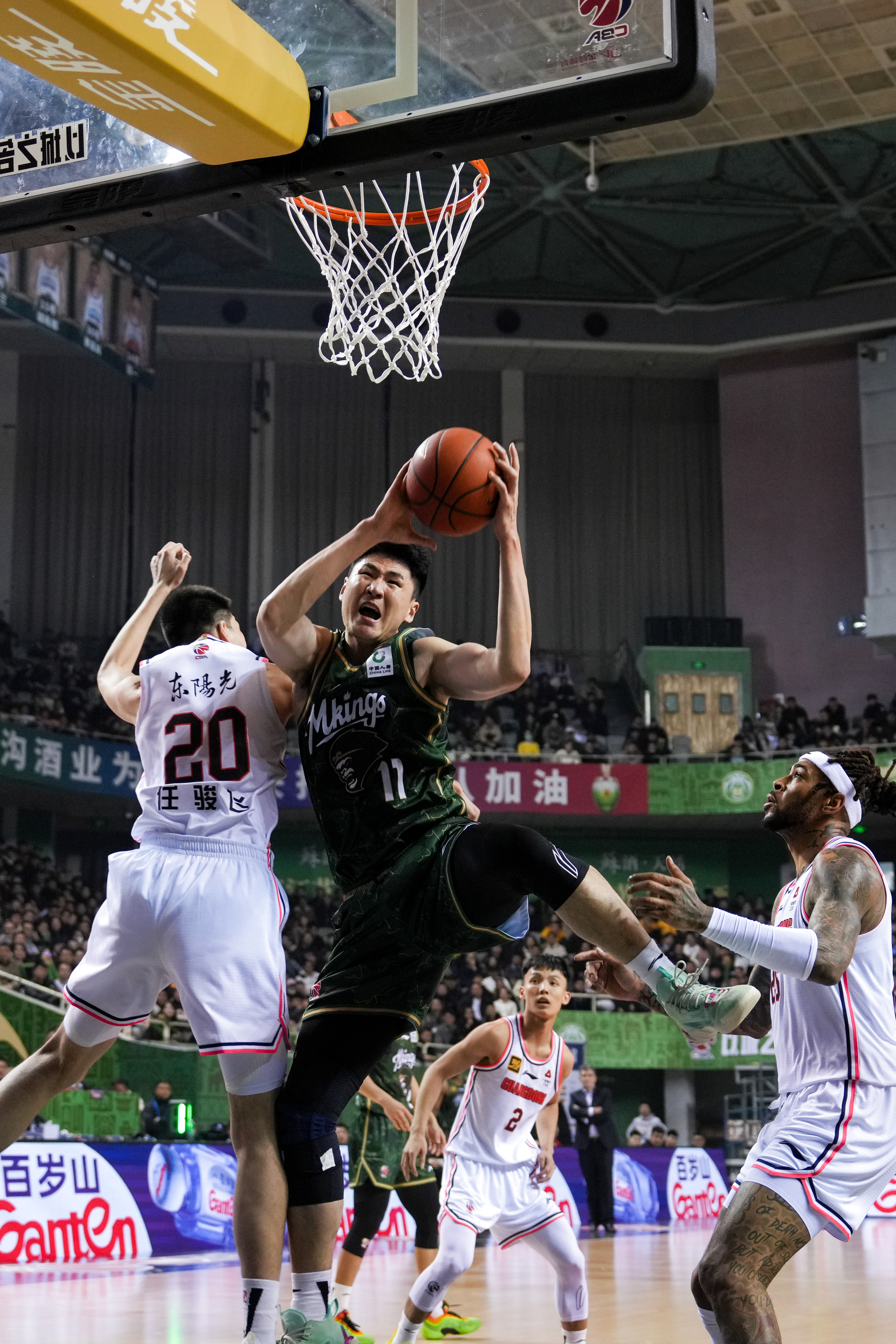 一场胜利改写历史，球员拼尽全力