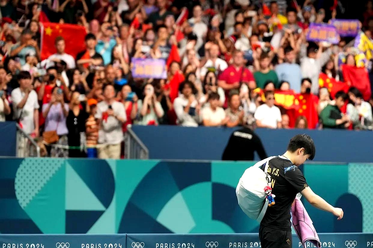 乒乓球比赛瞬间扣人心弦，观众热情高涨的简单介绍