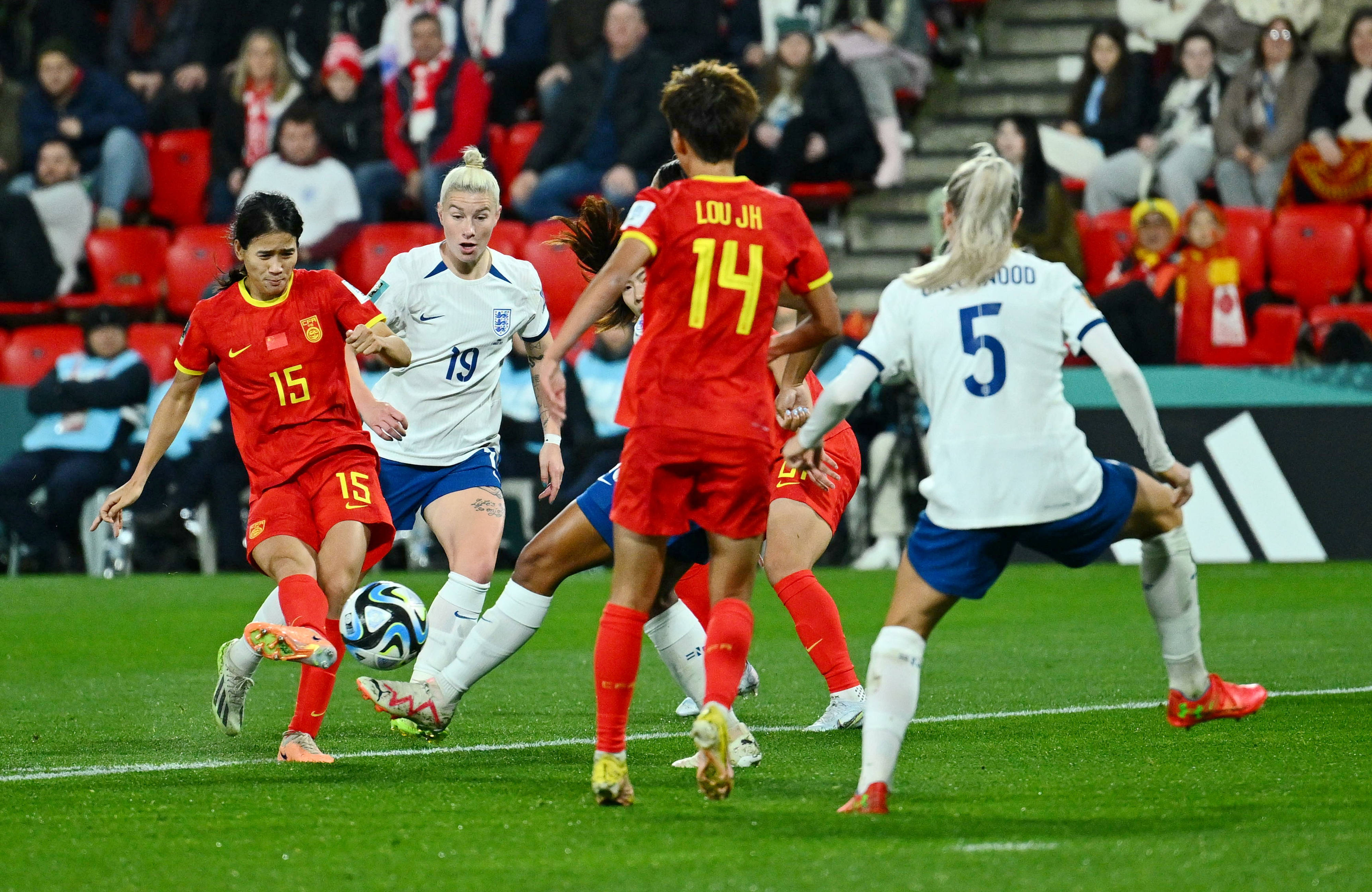 女足比赛中球员取得抢眼表现,引人瞩目的简单介绍 女足比赛中球员取得抢眼表现,引人瞩目的简单介绍