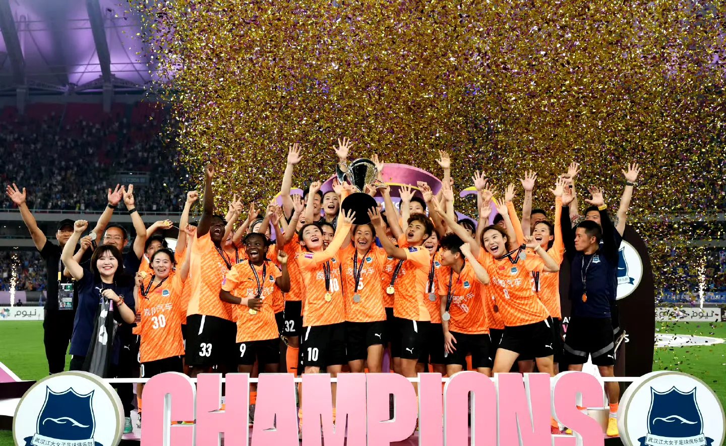 包含力拼荣耀：女足豪强争夺桂冠的词条