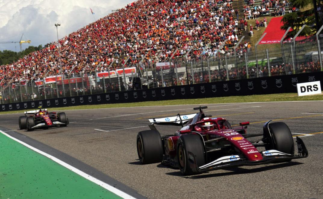 梅赛德斯完胜迈凯伦，维斯塔潘点燃赛场的简单介绍