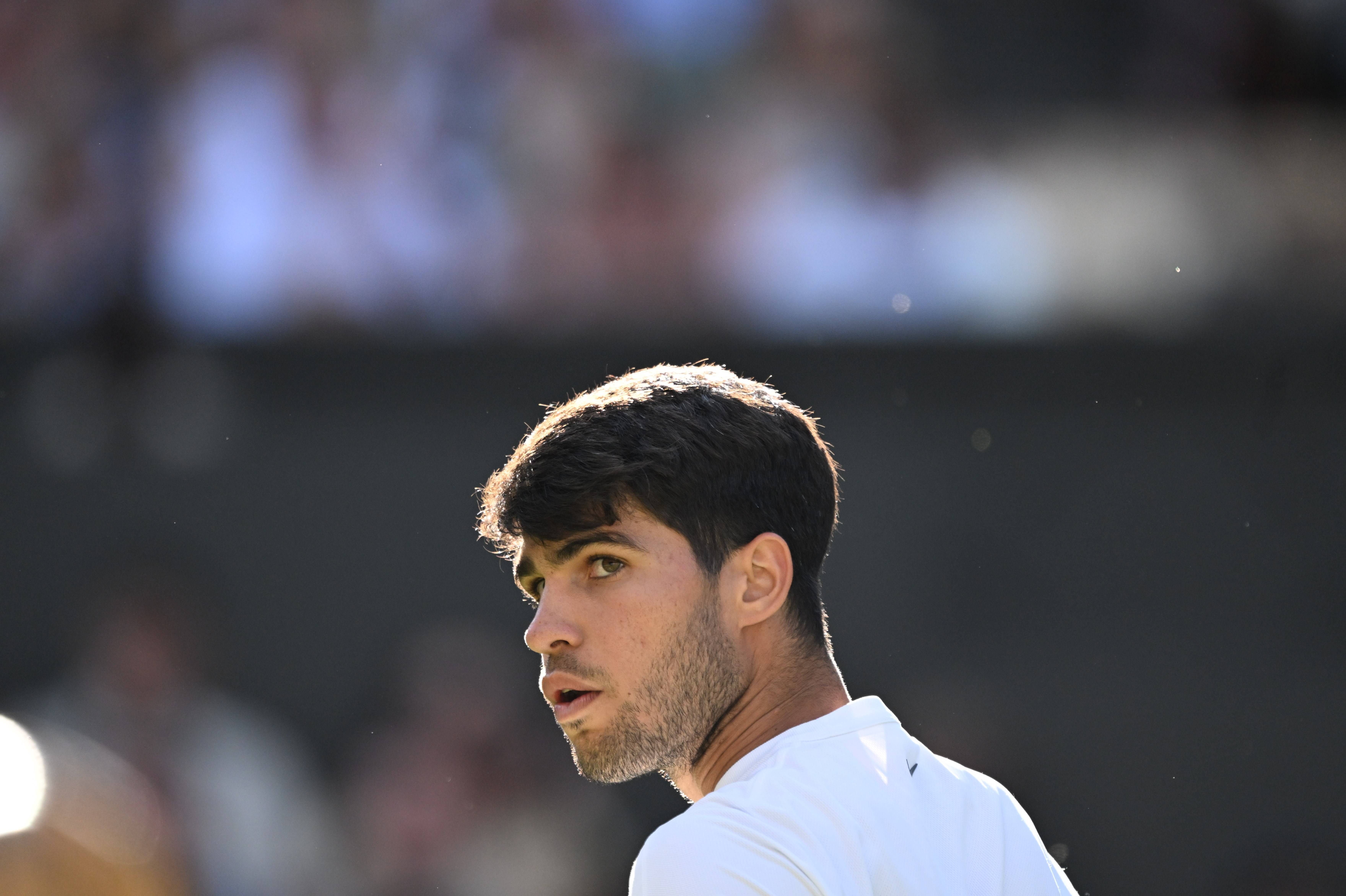 关于法网碾压温网，阿尔卡拉斯统治全场的信息