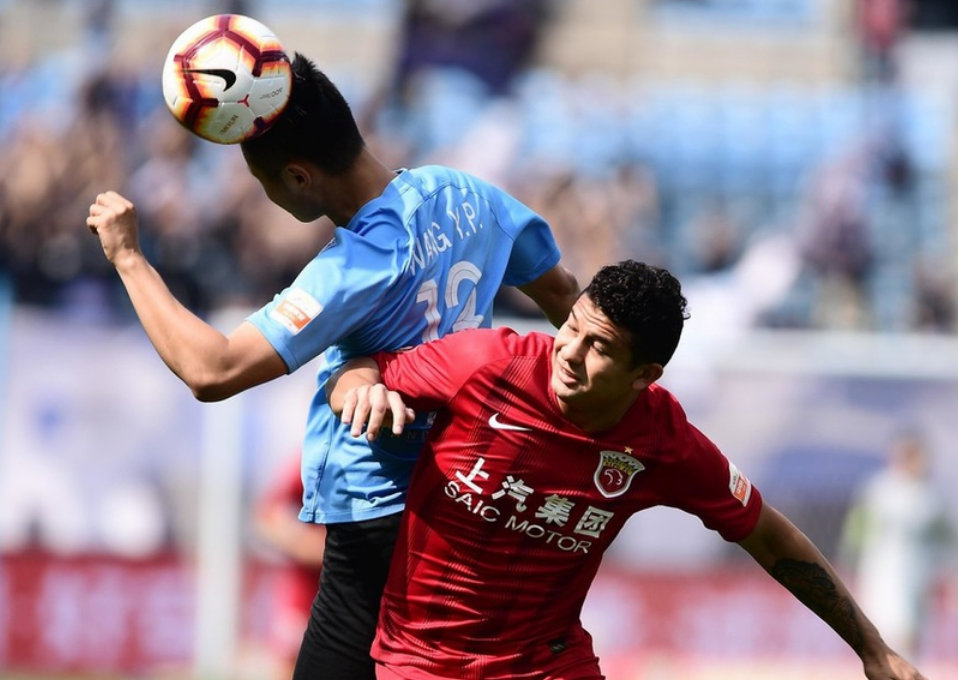 重庆力帆主场击败深圳佳兆业,夺得胜利 重庆力帆主场击败深圳佳兆业,夺得胜利