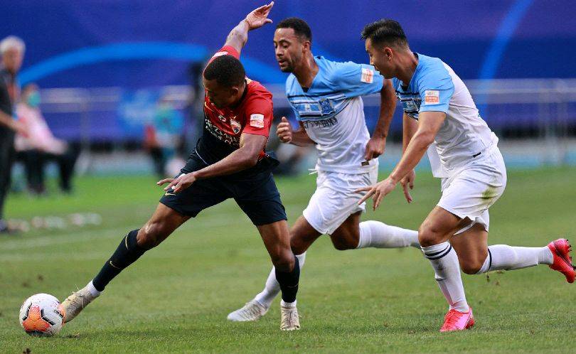 重庆力帆主场击败深圳佳兆业,夺得胜利 重庆力帆主场击败深圳佳兆业,夺得胜利