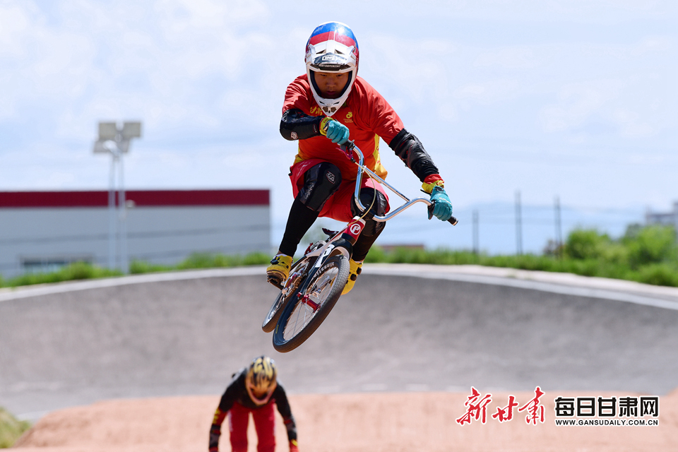 冈比亚青年夏令营集训拉开帷幕,锻炼备战 冈比亚青年夏令营集训拉开帷幕,锻炼备战