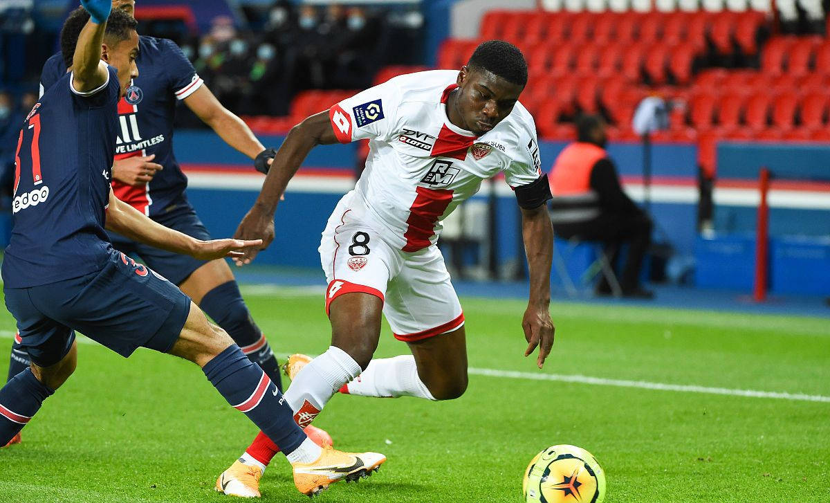 凯泽斯劳滑入降级区,加大保级压力 凯泽斯劳滑入降级区,加大保级压力