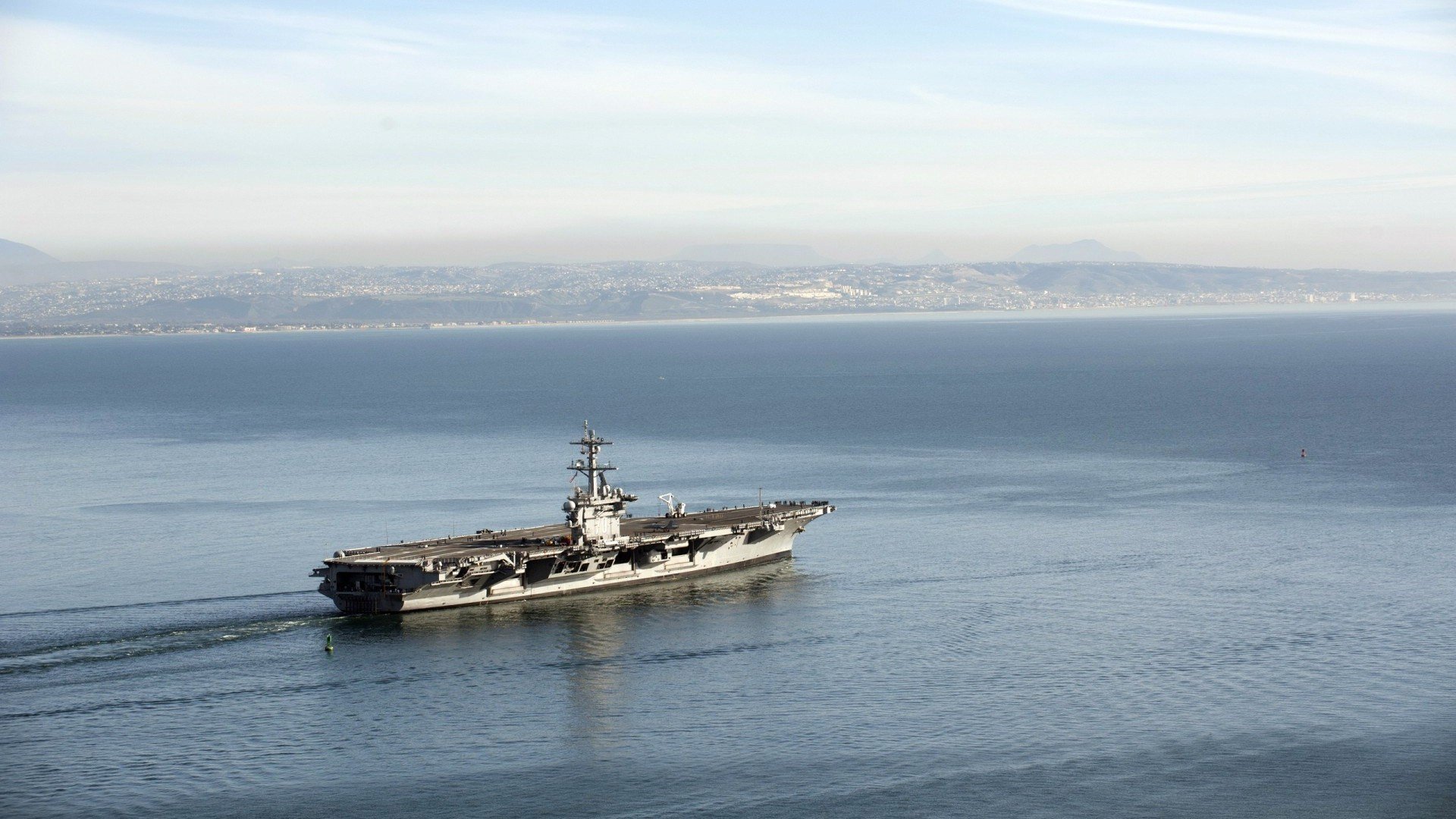 巴林赛道上的波兰式逆转，当卡马文加在F1引擎轰鸣中接管比赛