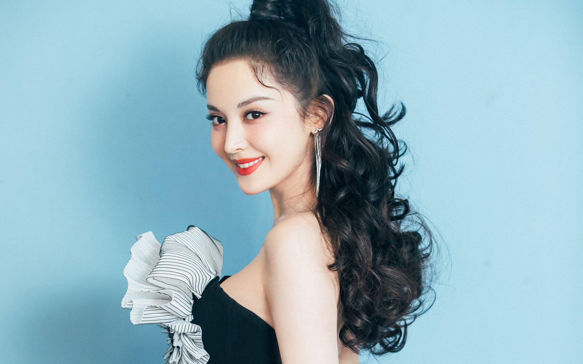 鏖战加勒比,穆勒在美加墨世界杯的热带钢幕之战中接管比赛