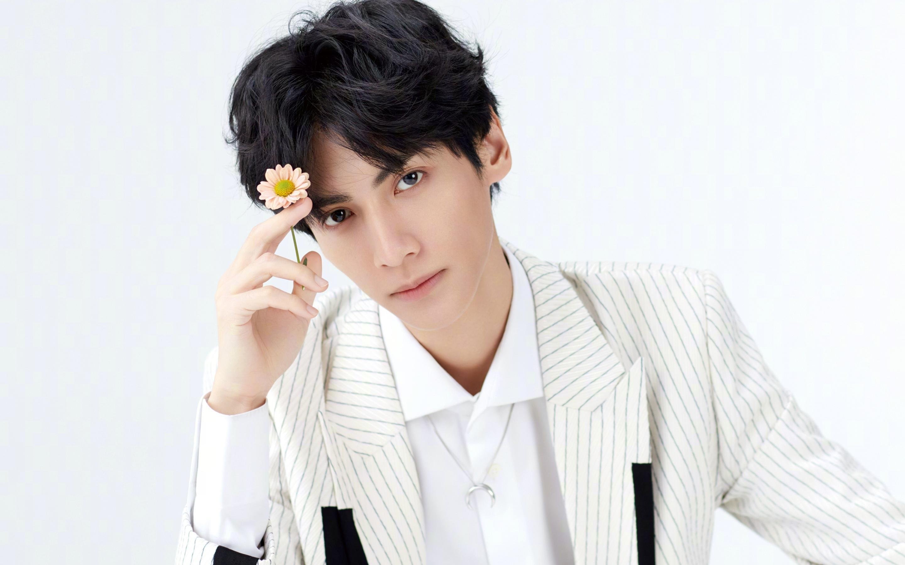 赛道与球场的平行交锋，当精算的弯道遇上热血的阵地