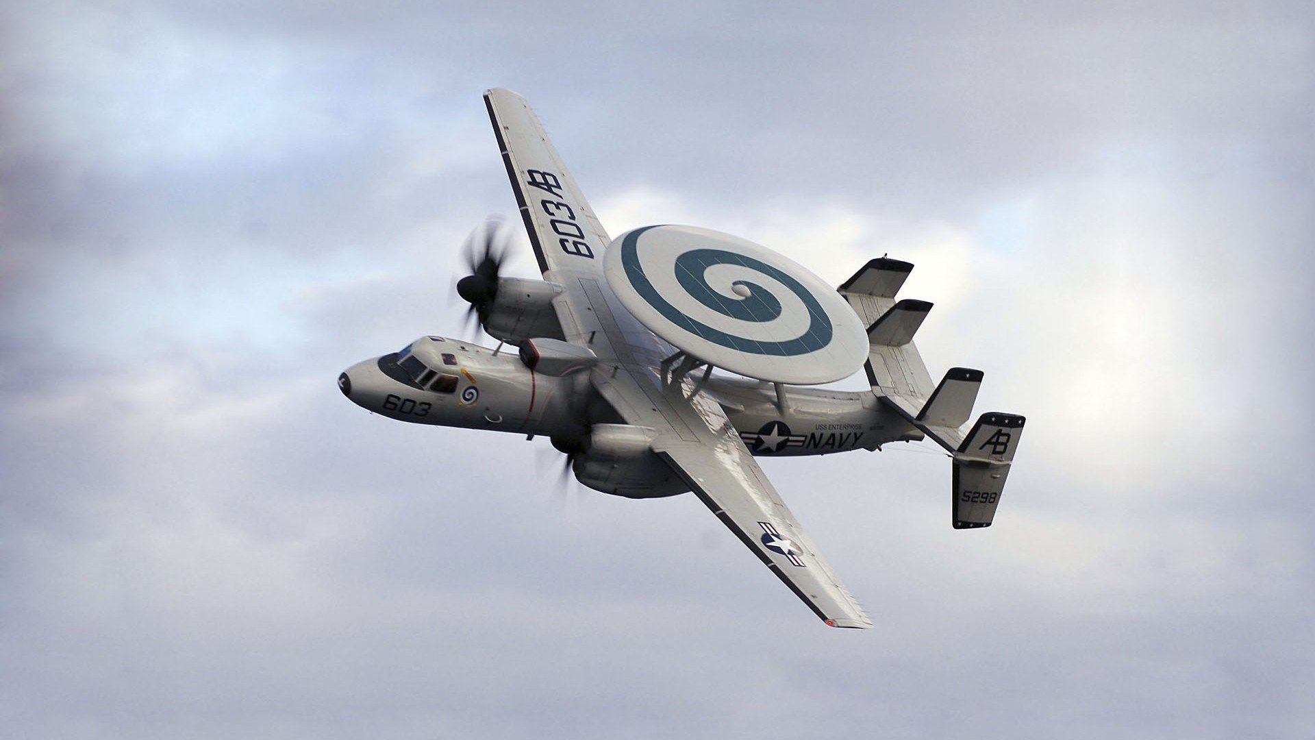 足球之夜的两种征服，高卢雄鸡锁定胜局，黑豹门神掌控圣西罗