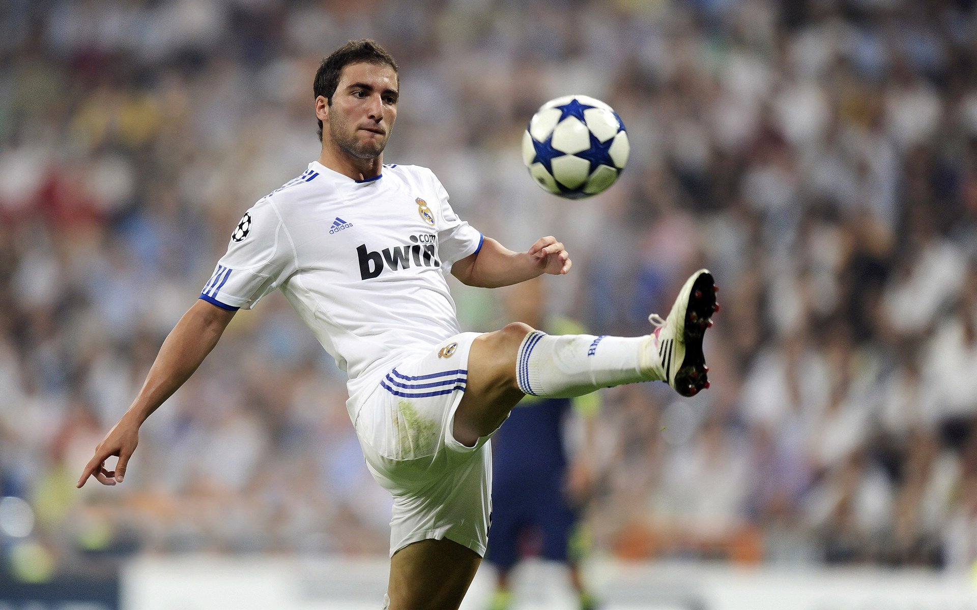 高卢雄鸡折戟东瀛风暴,2026世界杯G组关键战,登贝莱独木难支,日本演绎草根神话